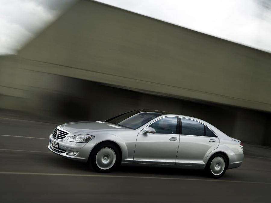 Mercedes-Benz S500 4Matic 2007 года  (фото 36 из 45)